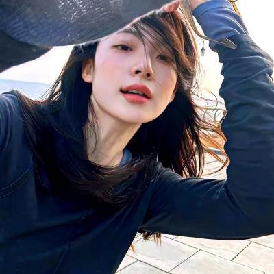 一线女星私下抽烟，公司火速否认，三天三夜持续发酵